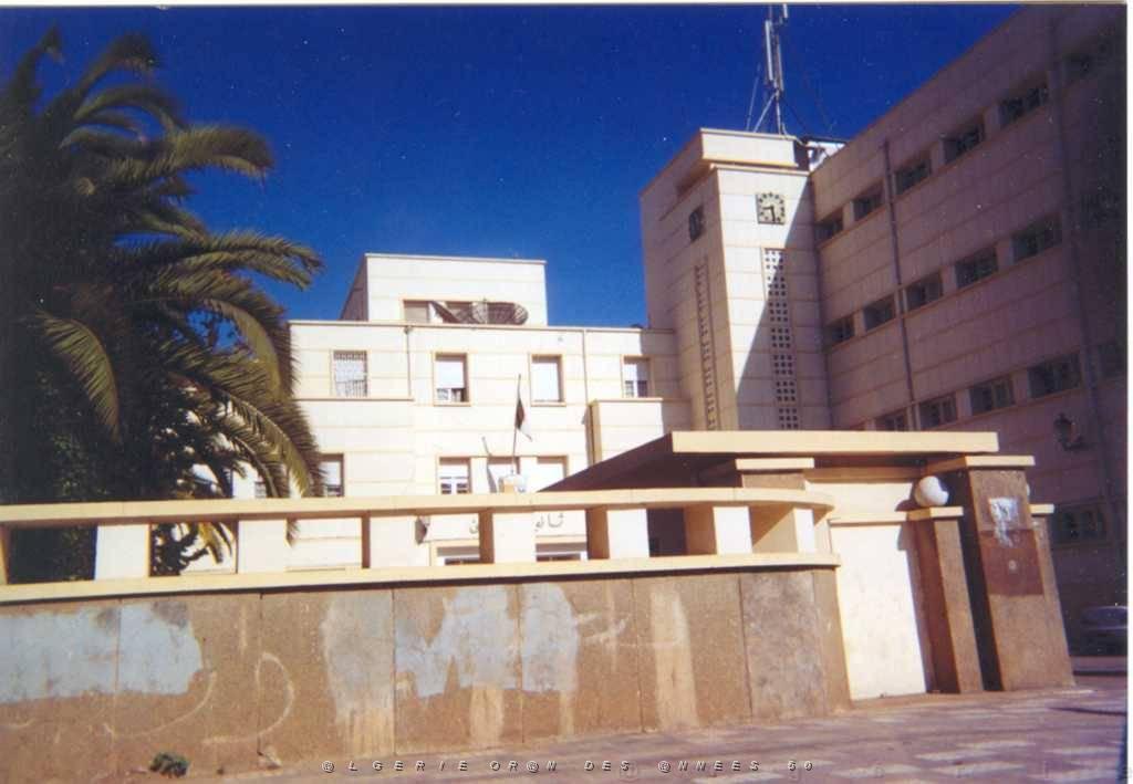 ORAN 2003 10 COLLEGE ALI CHEKAL.JPG